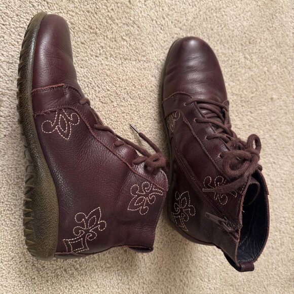 Naot Manga Lace-up Bootie in Brown with Embroidered Detail Womens 7 - Picture 7 of 7